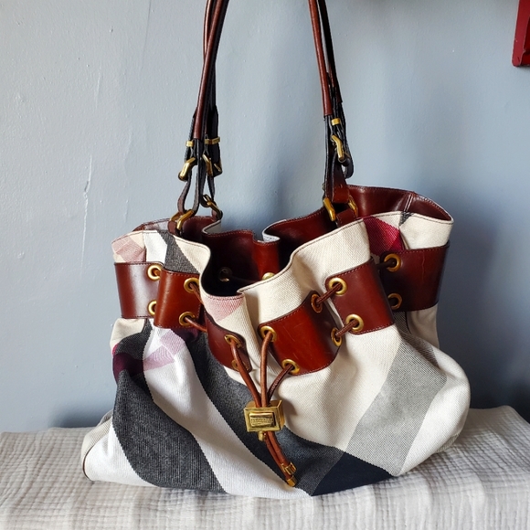 Burberry Large Tote - Picture 1 of 9